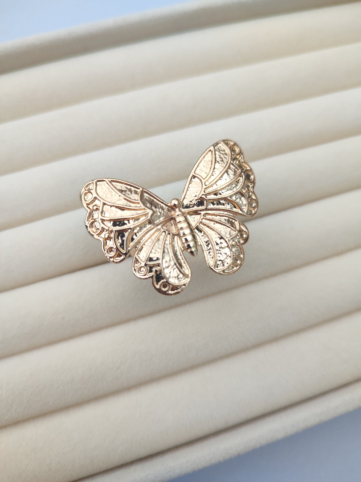 Anillo mariposa silvestre oro