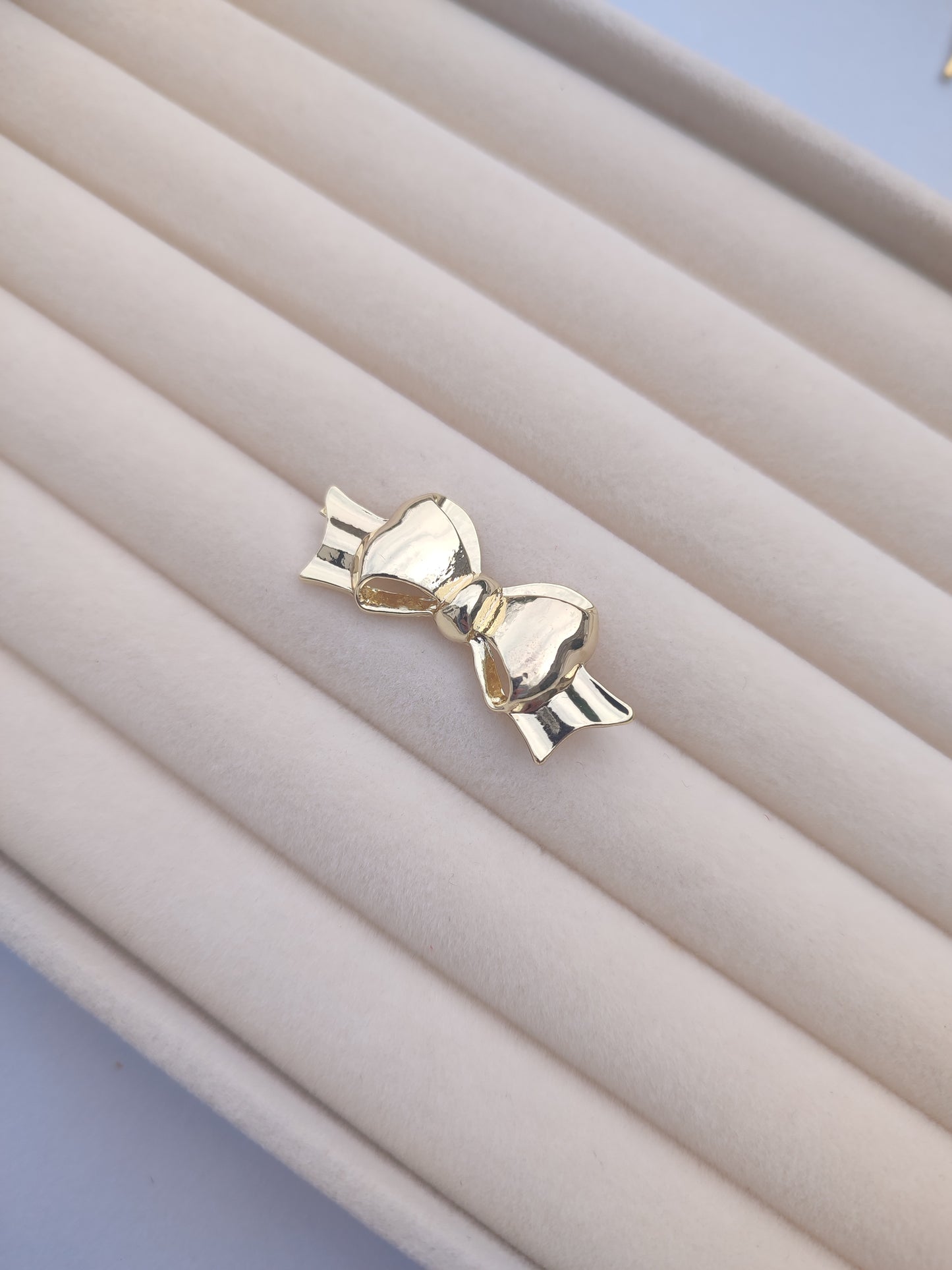 Broche lacito