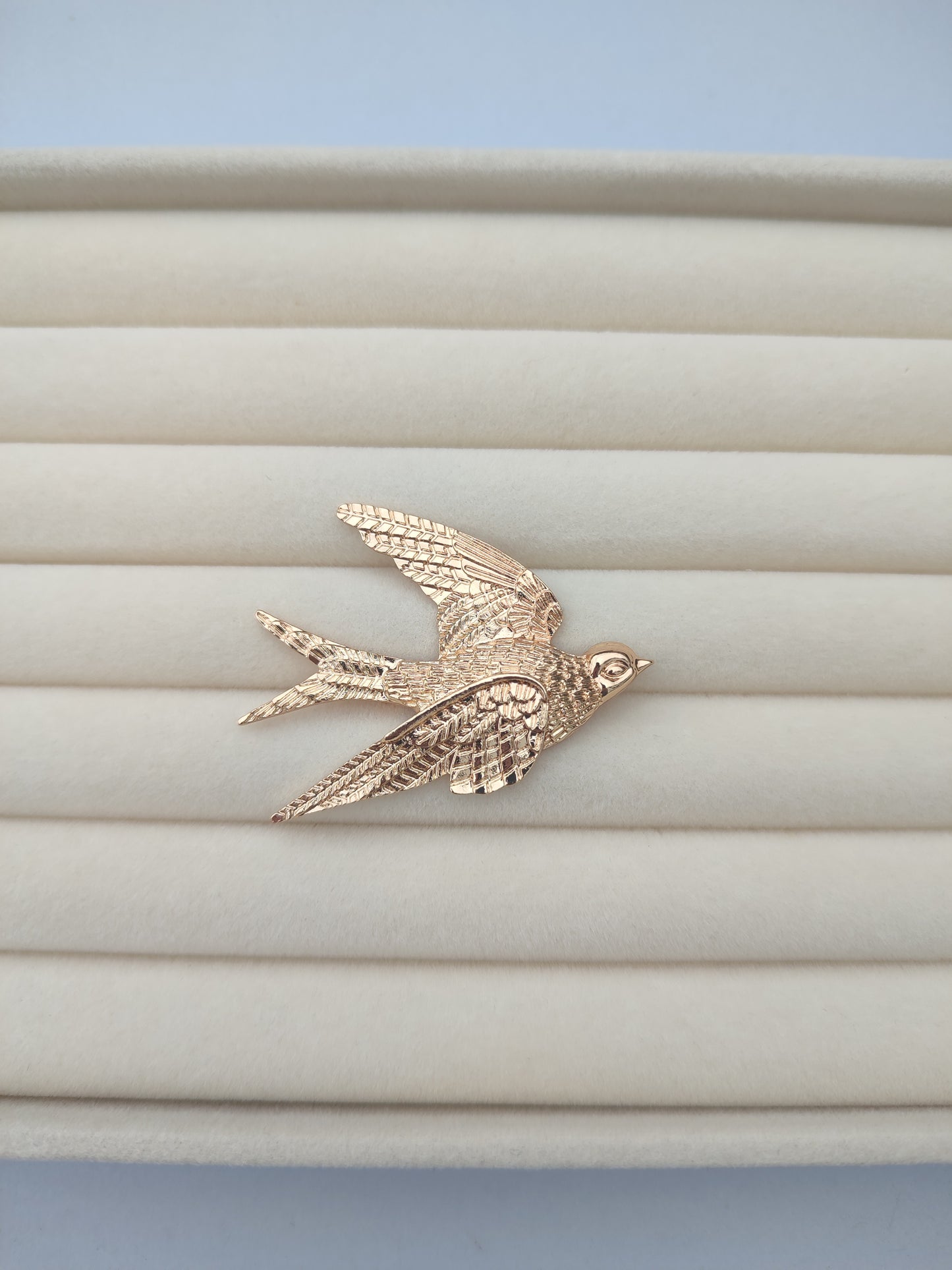 Broche golondrina