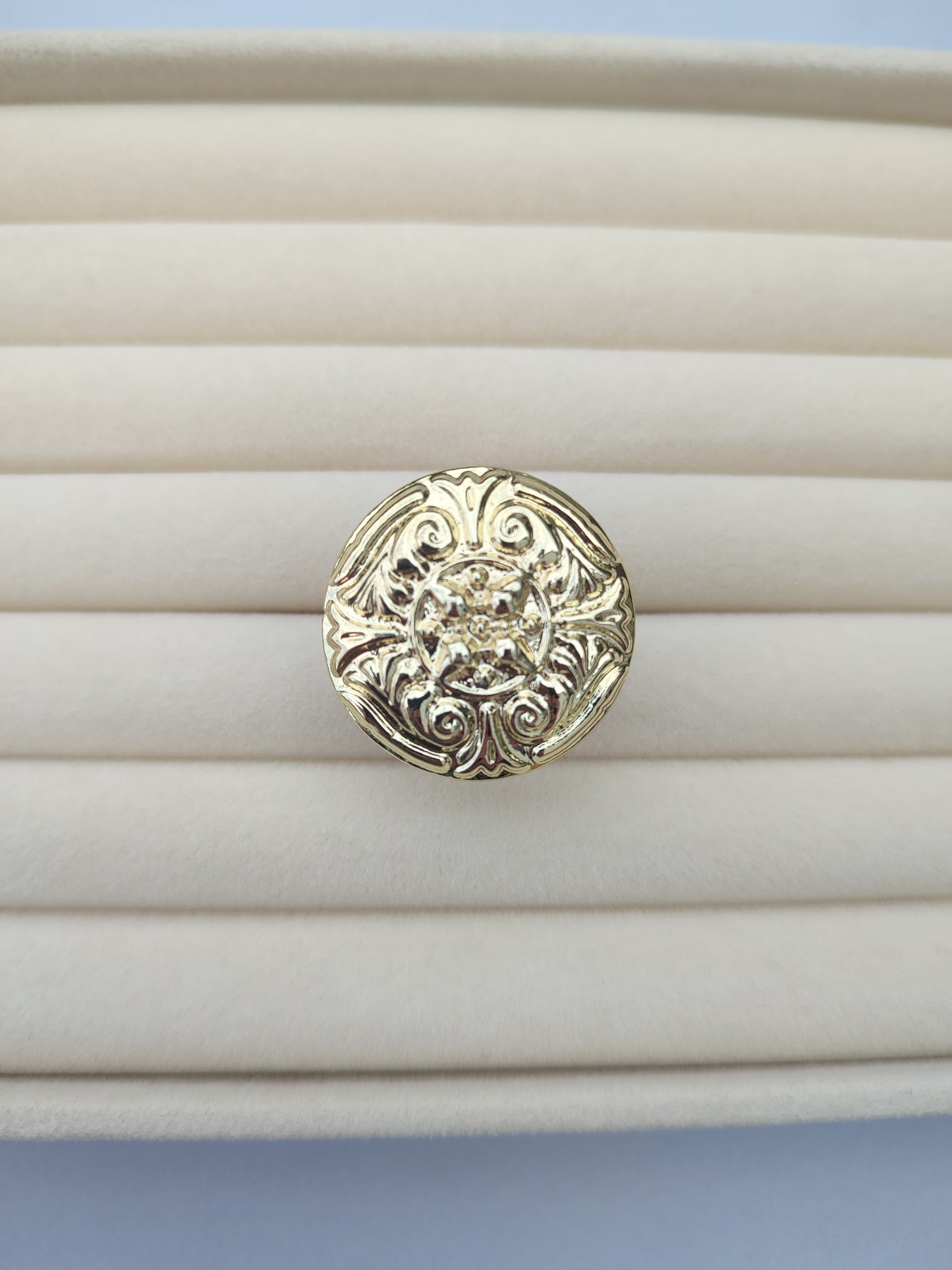 Anillo "Reina" dorado