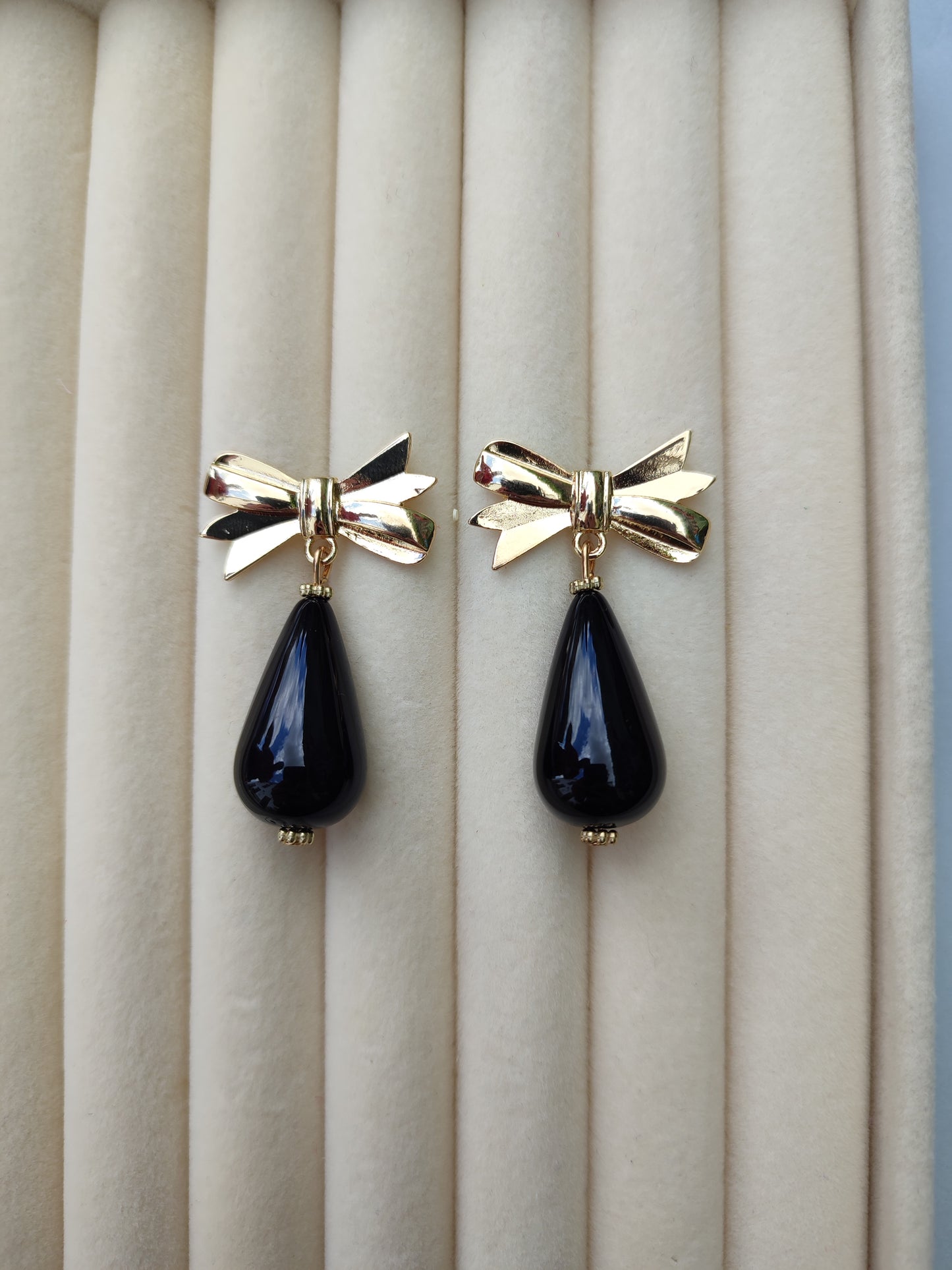 Pendientes lacito negro