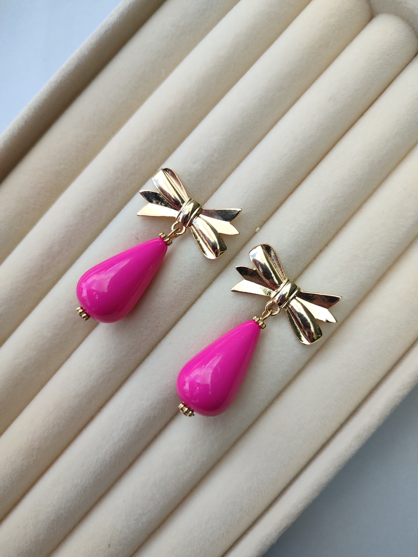 Pendientes lacito fucsia