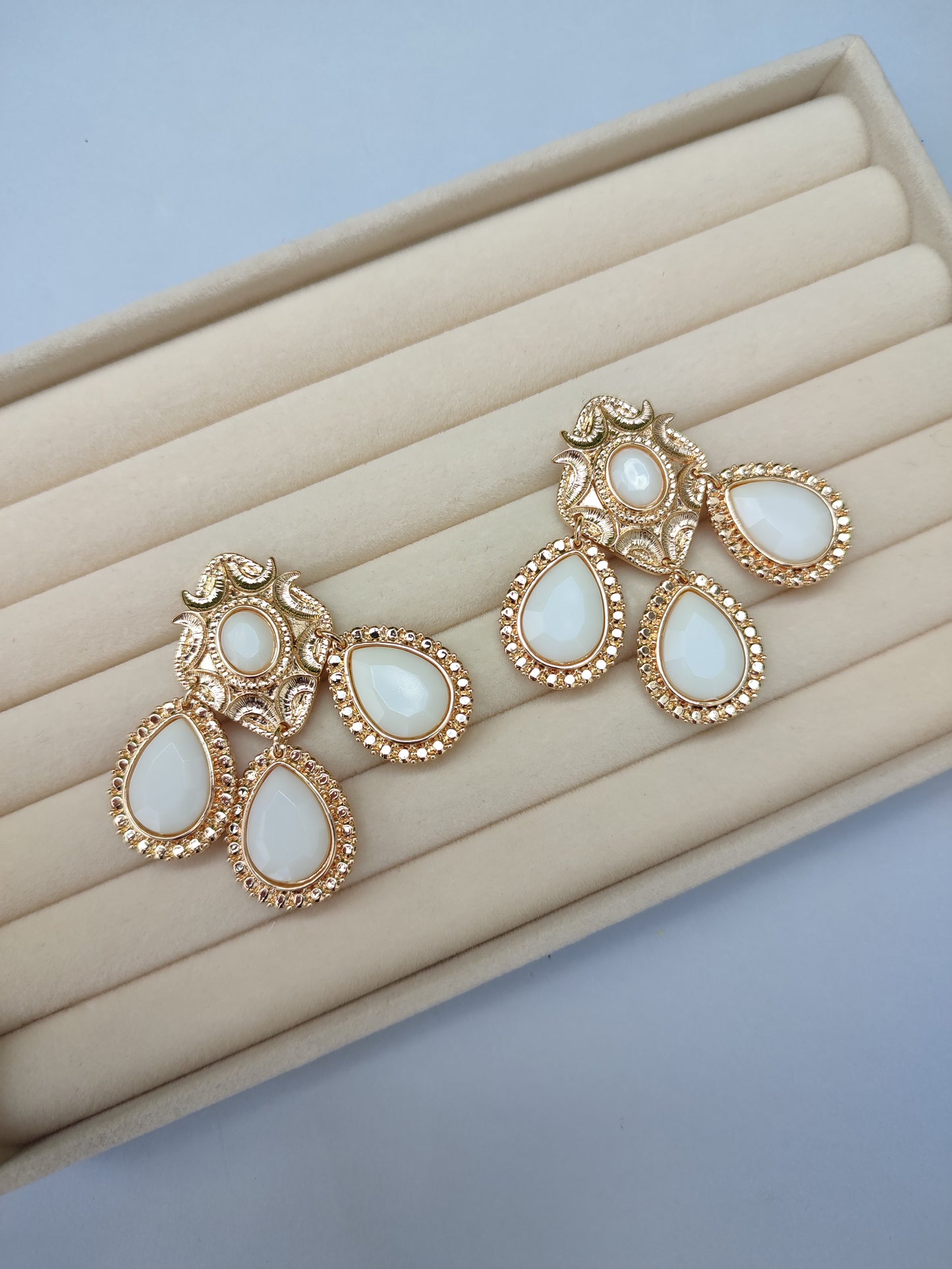 Pendientes "Piedra" beige