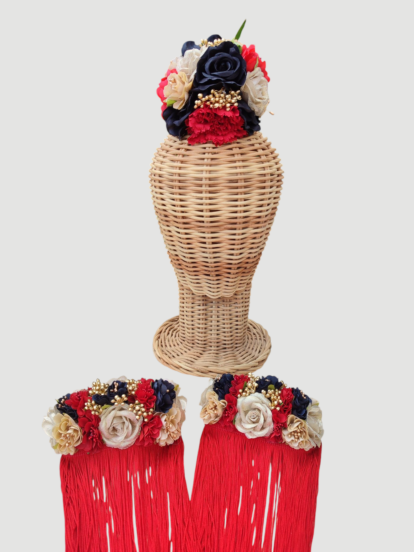 Conjunto "Inma" hombreras y ramillete