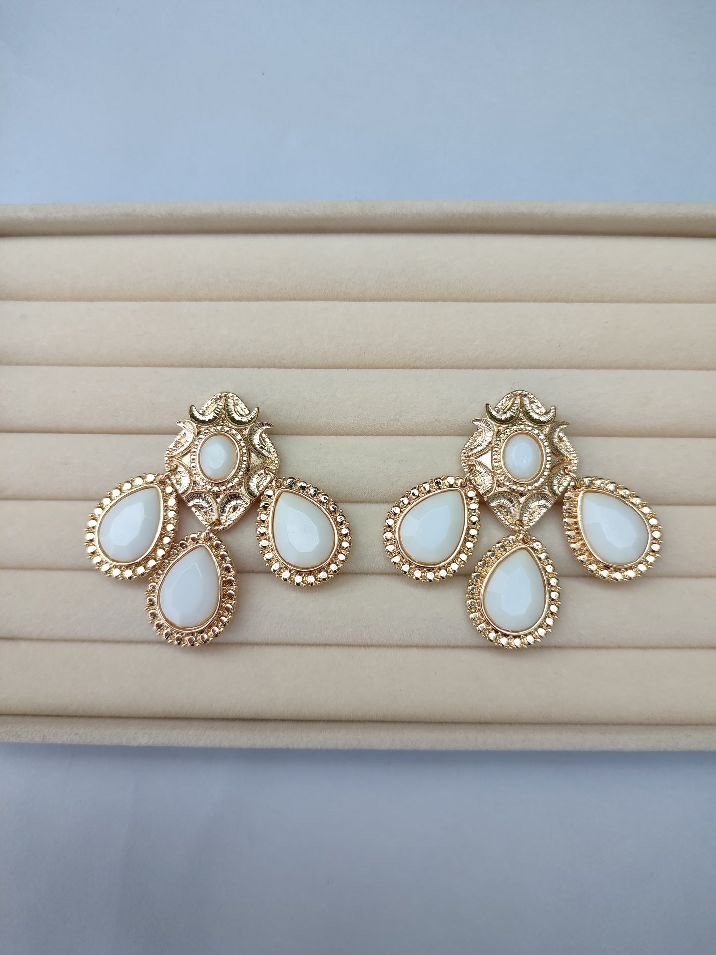 Pendientes "Piedra" beige