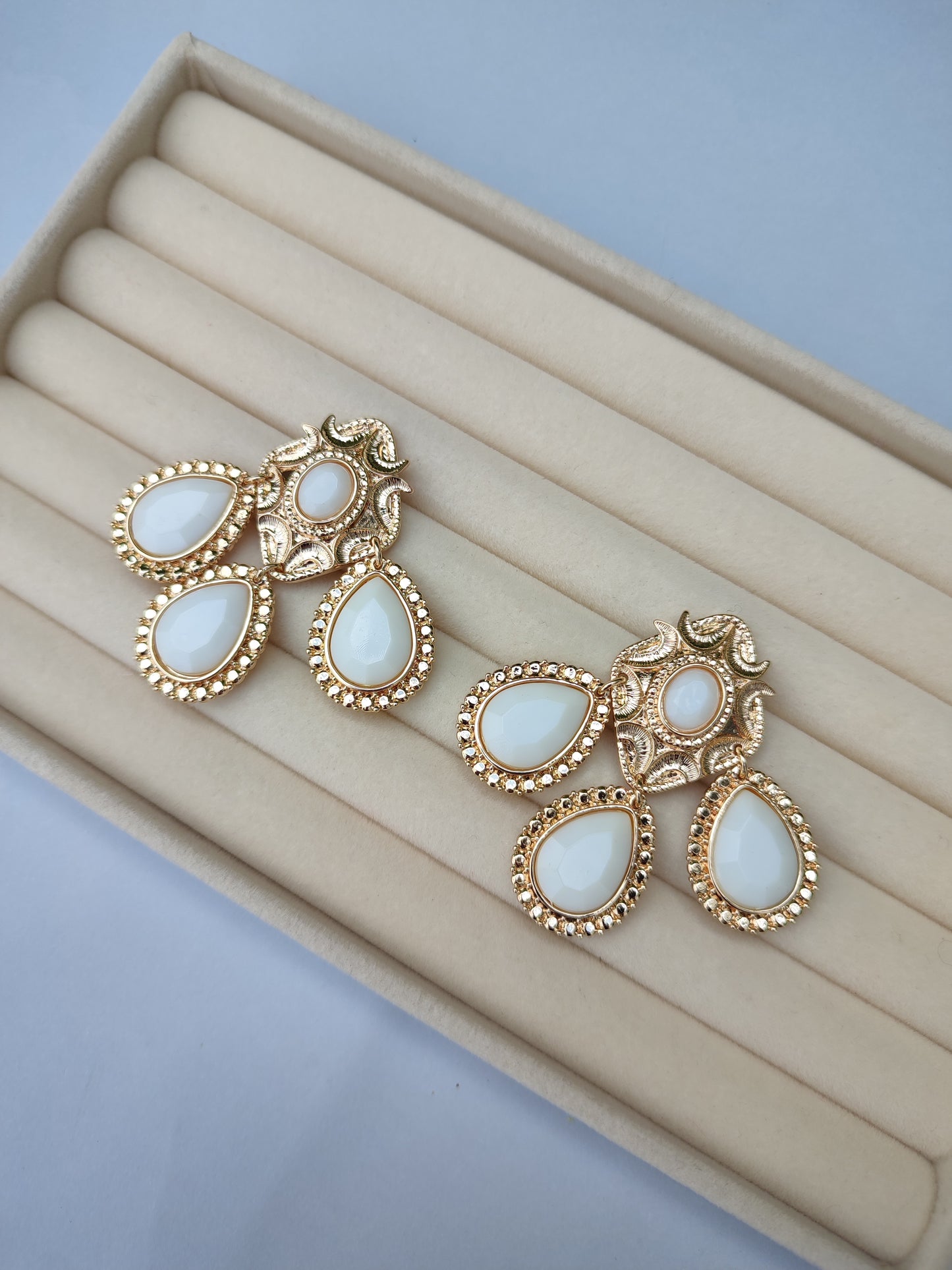 Pendientes "Piedra" beige