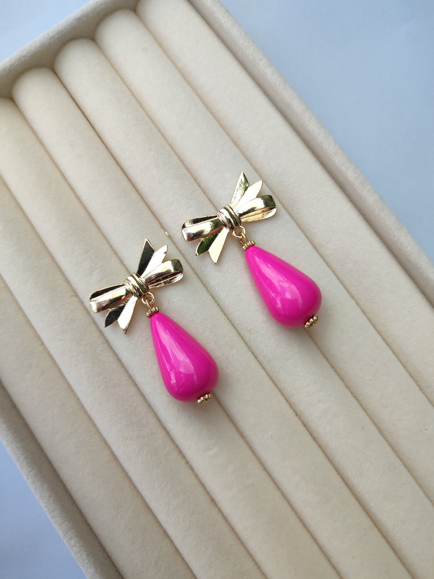 Pendientes lacito fucsia
