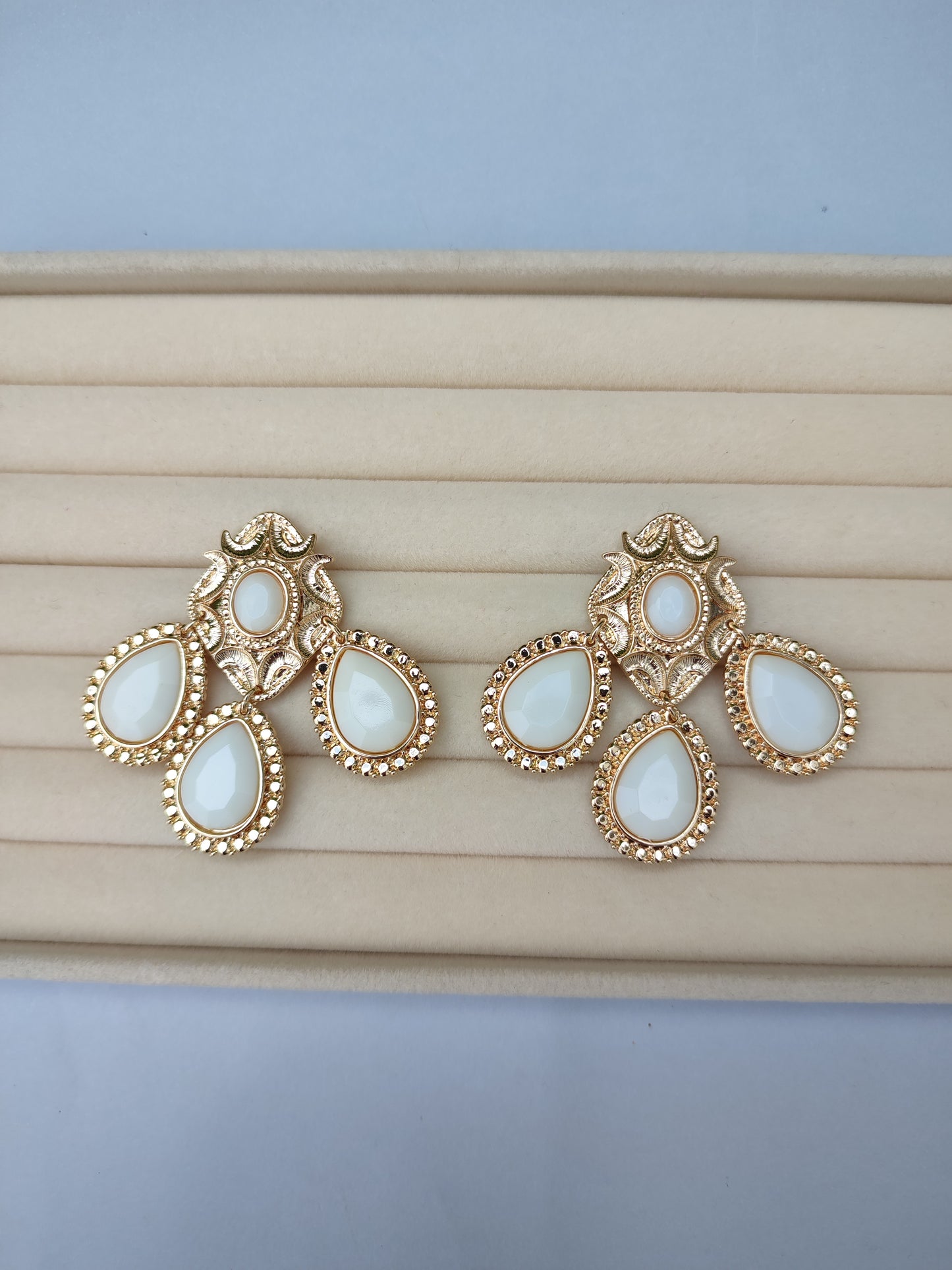 Pendientes "Piedra" beige