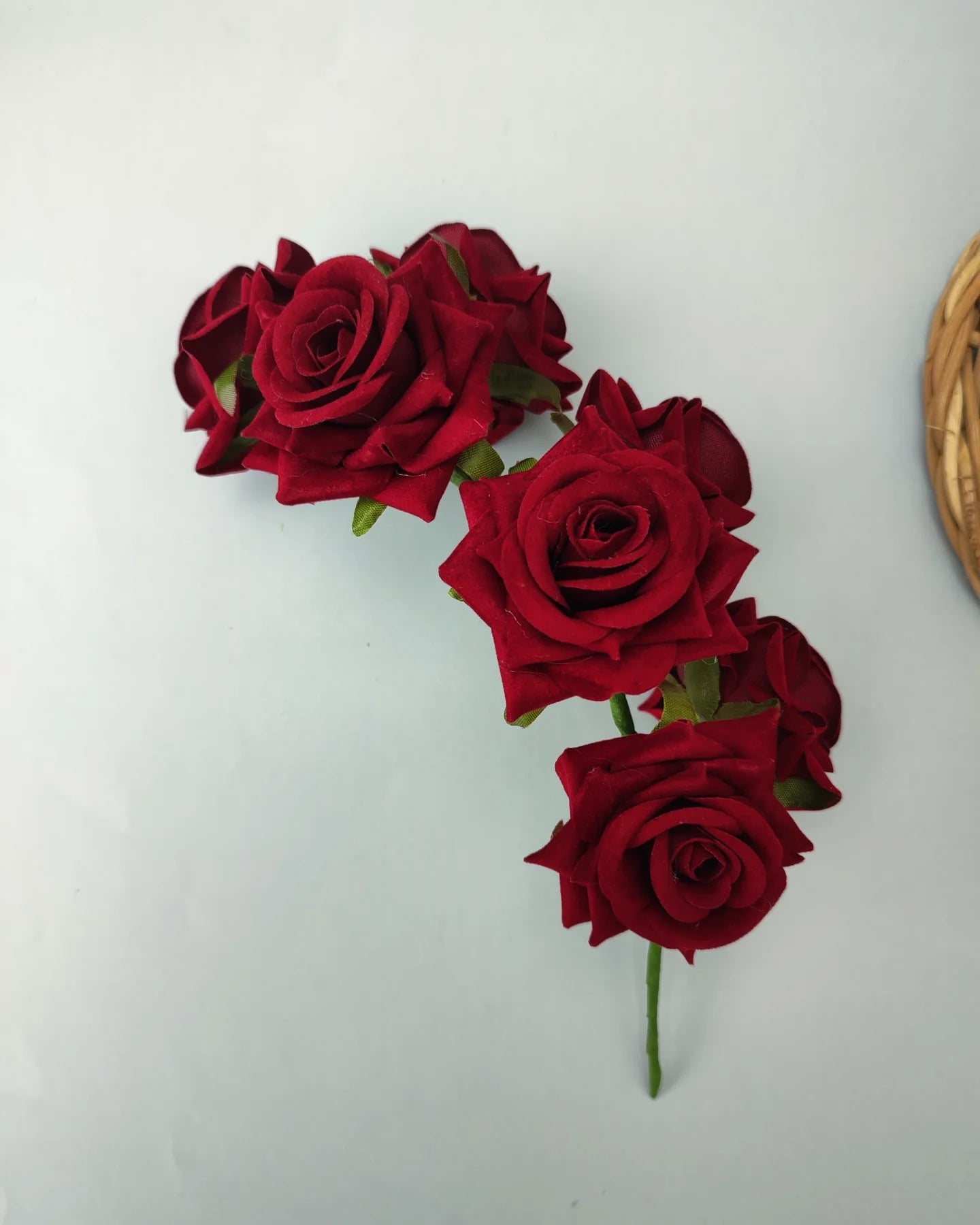 Corona mini de rosas granate