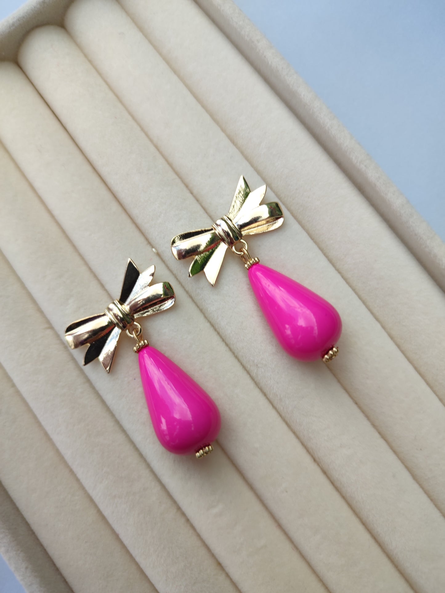 Pendientes lacito fucsia