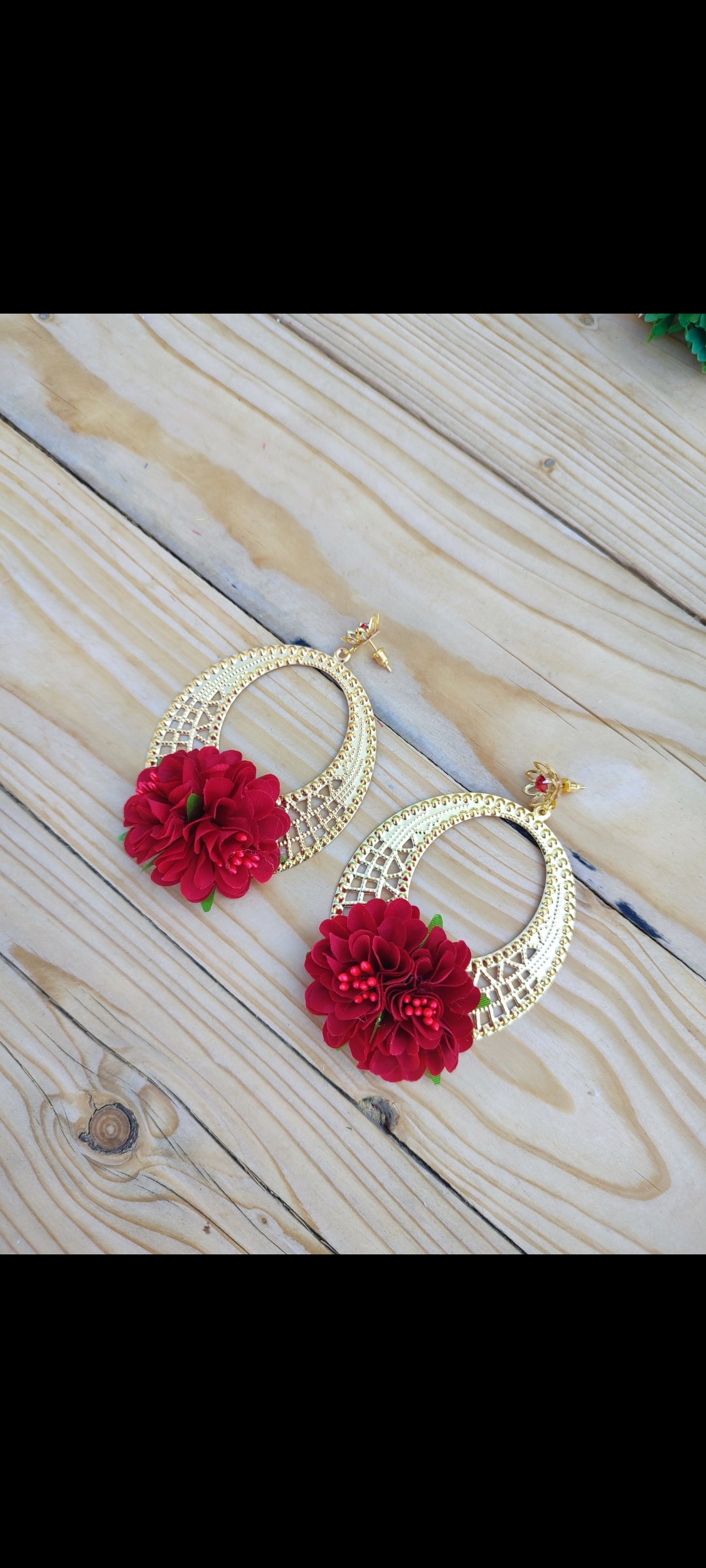 Conjunto de hombreras, pendientes y corona "Macarena"