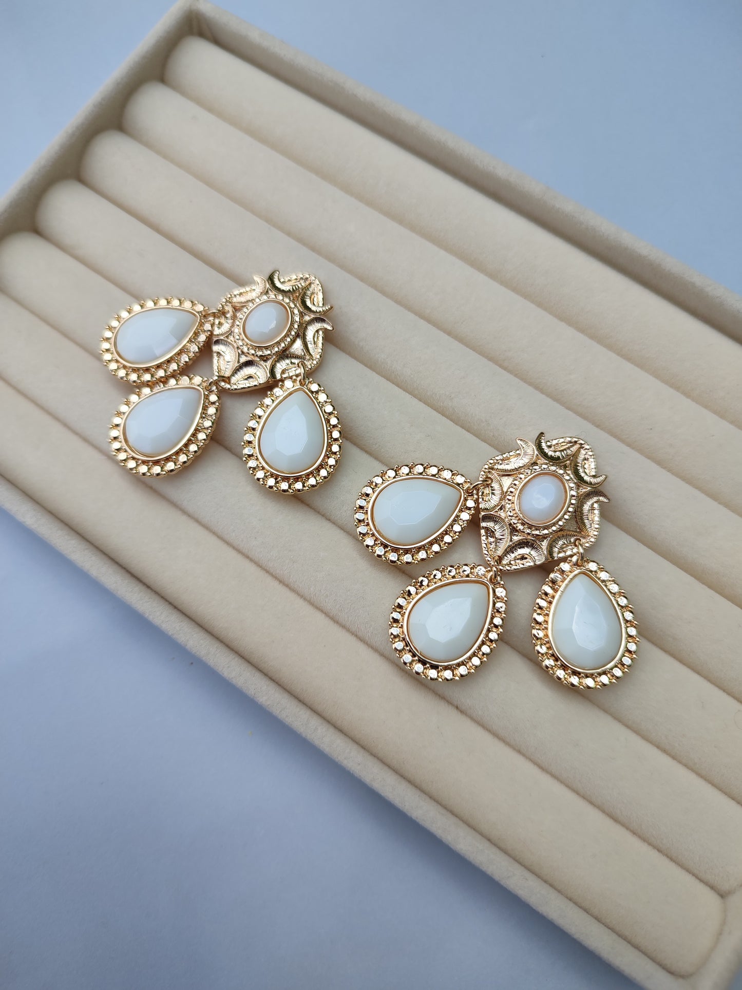 Pendientes "Piedra" beige