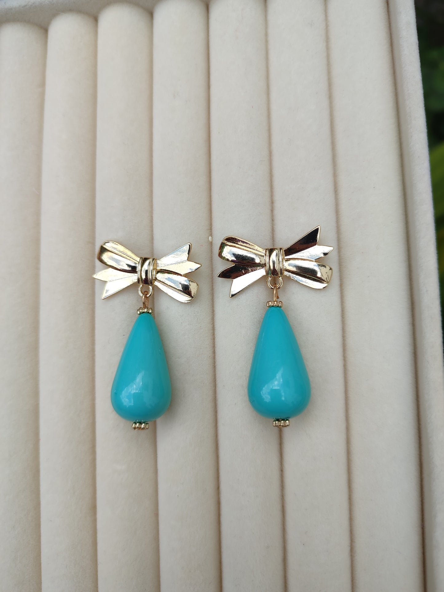 Pendientes lacito verde agua