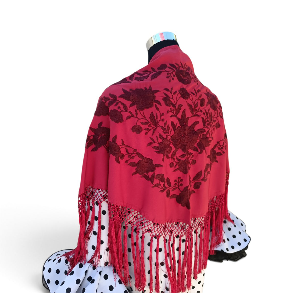 Mantón rojo oscuro bordado en granate