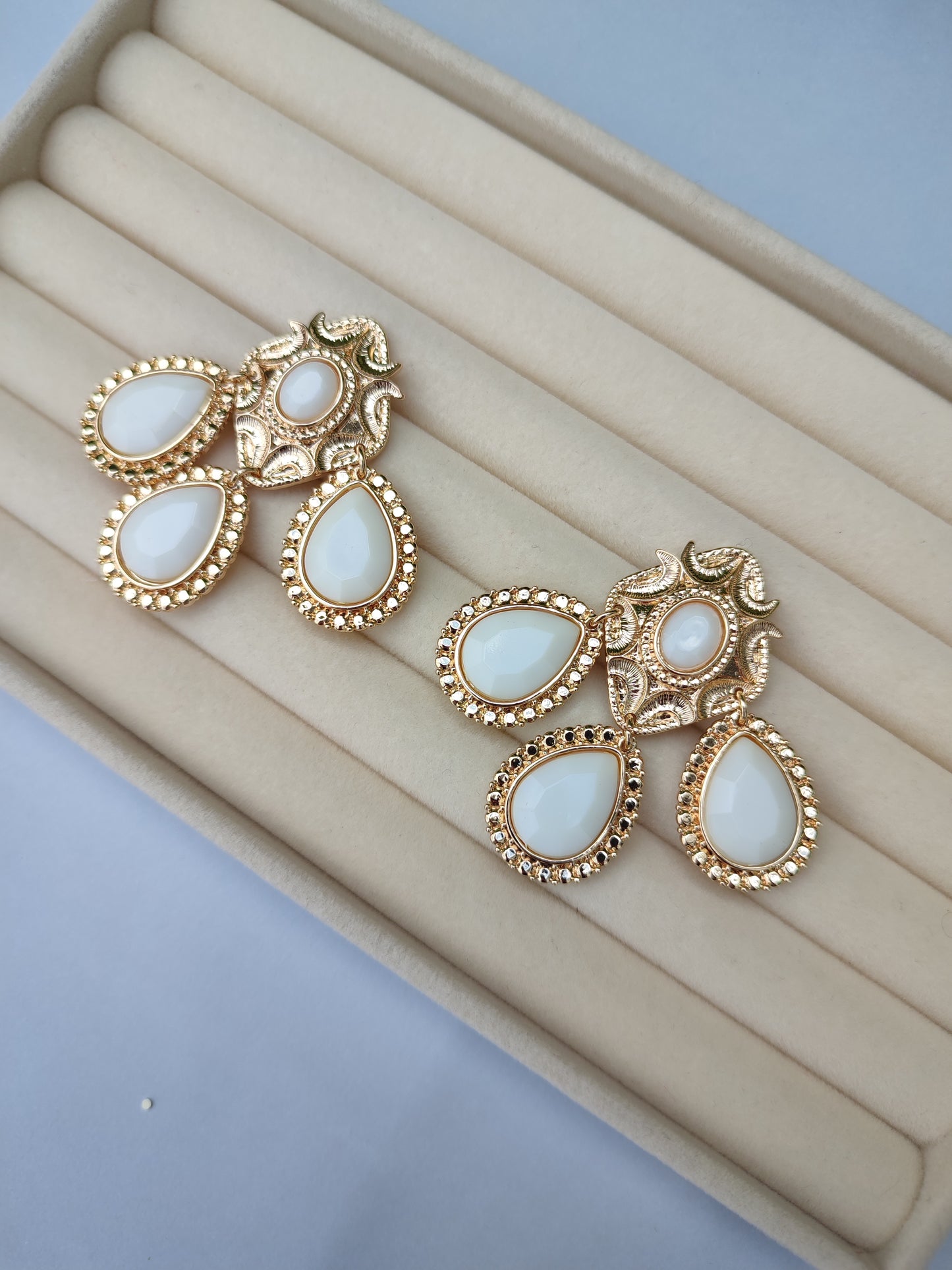 Pendientes "Piedra" beige