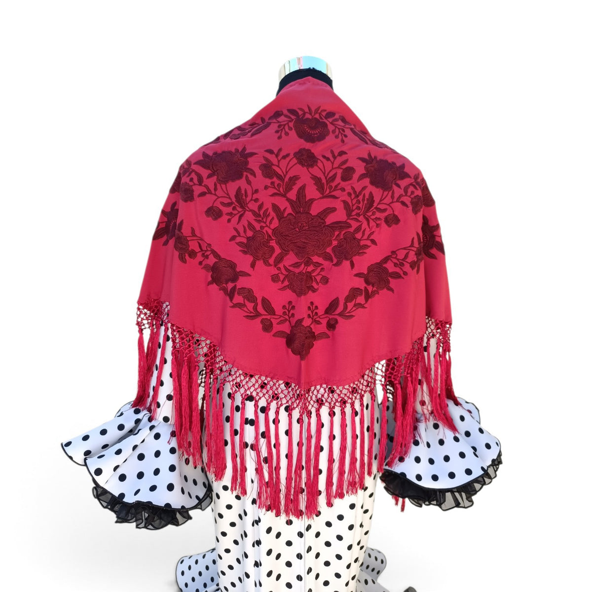 Mantón rojo oscuro bordado en granate